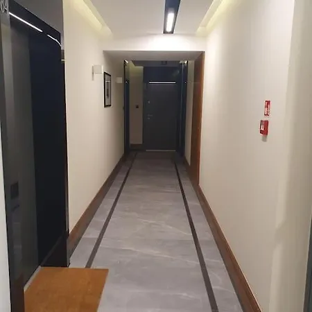 Strict Center شقة *